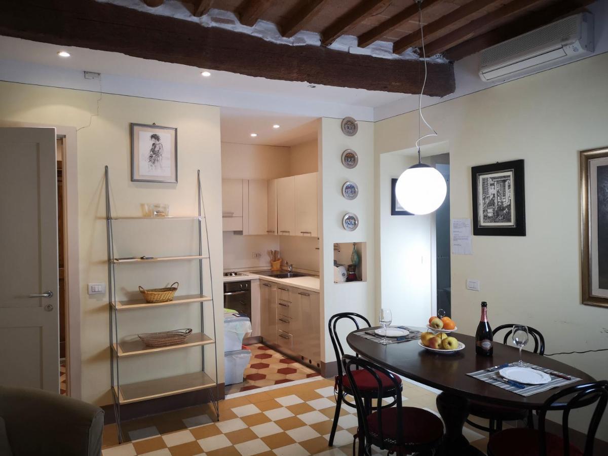 A Palazzo Busdraghi Residenza D'Epoca Bed & Breakfast Lucca Bagian luar foto