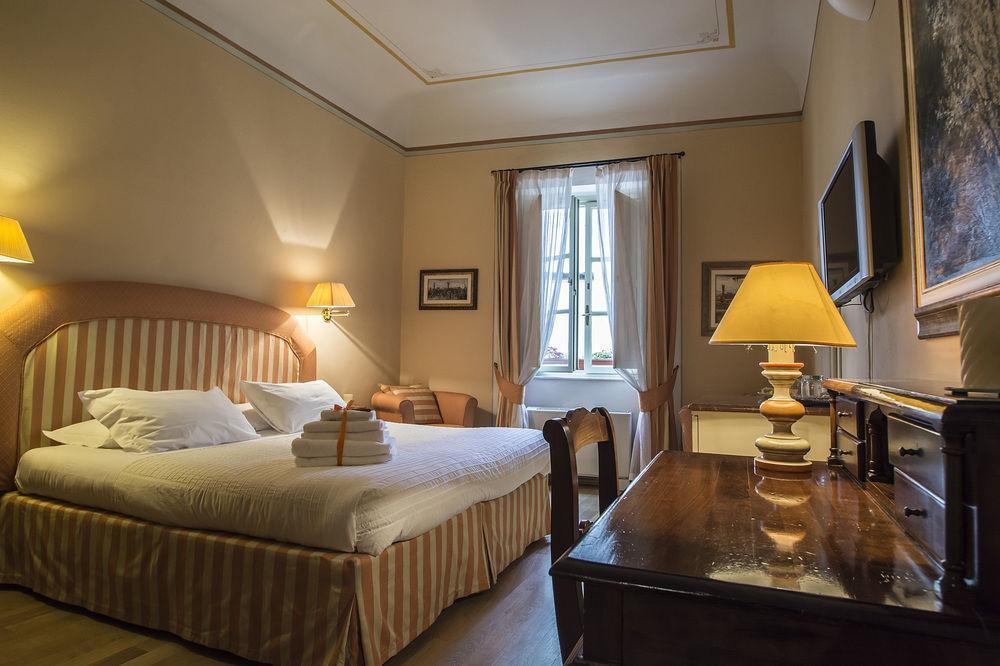 A Palazzo Busdraghi Residenza D'Epoca Bed & Breakfast Lucca Bagian luar foto