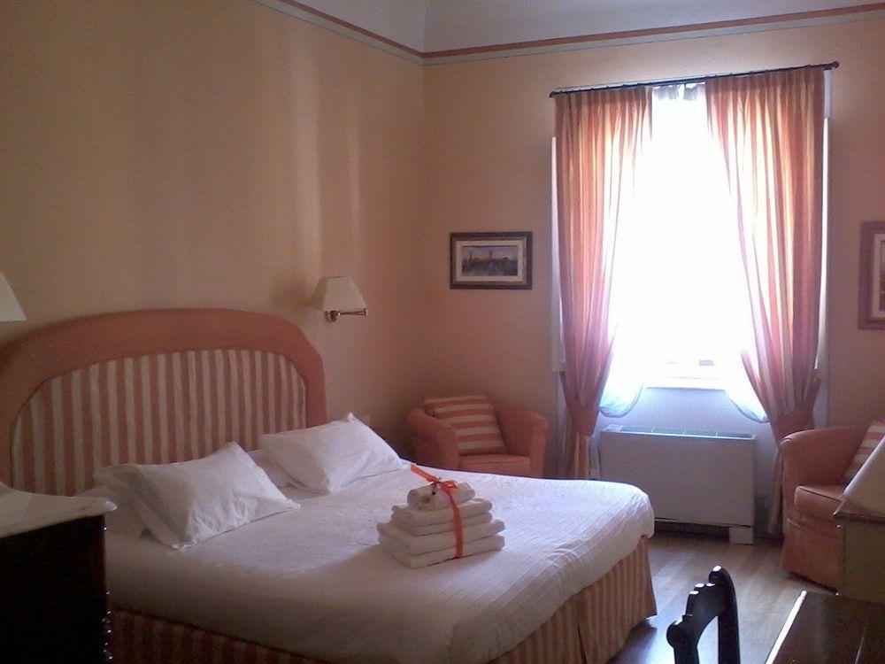A Palazzo Busdraghi Residenza D'Epoca Bed & Breakfast Lucca Bagian luar foto