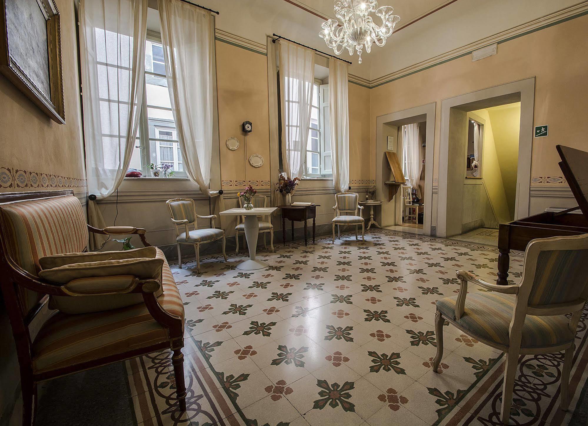 A Palazzo Busdraghi Residenza D'Epoca Bed & Breakfast Lucca Bagian luar foto