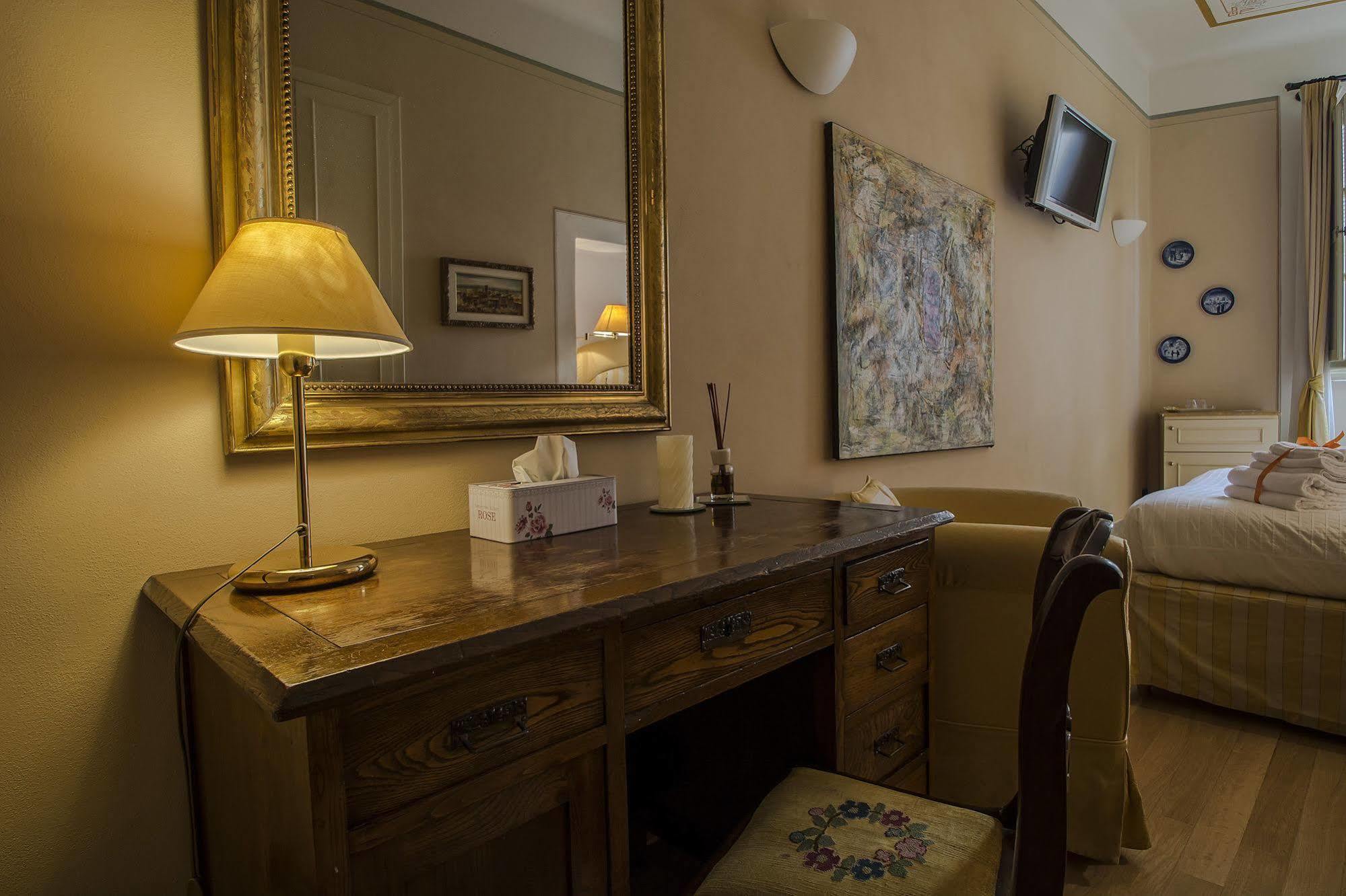 A Palazzo Busdraghi Residenza D'Epoca Bed & Breakfast Lucca Bagian luar foto