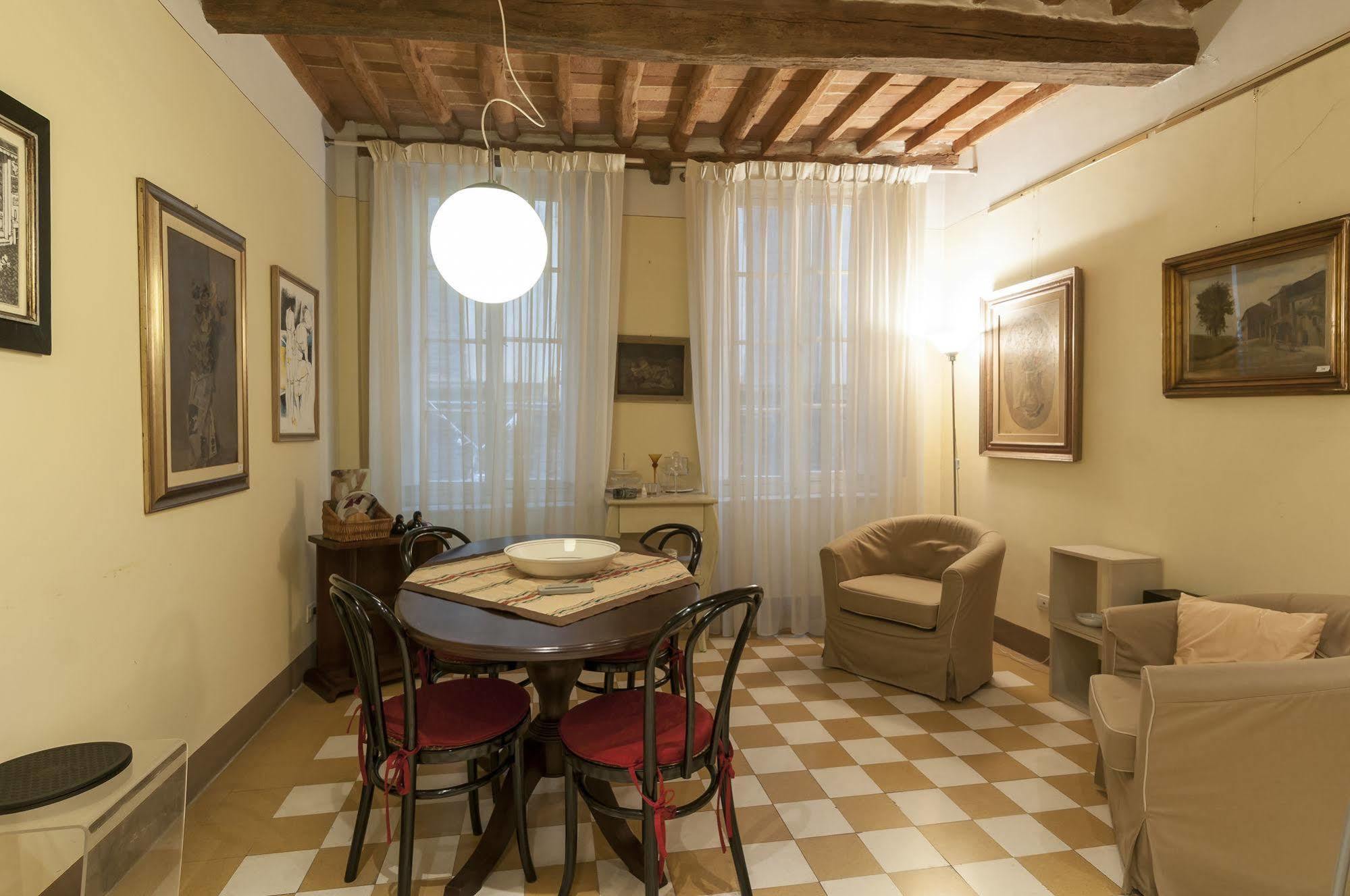 A Palazzo Busdraghi Residenza D'Epoca Bed & Breakfast Lucca Bagian luar foto