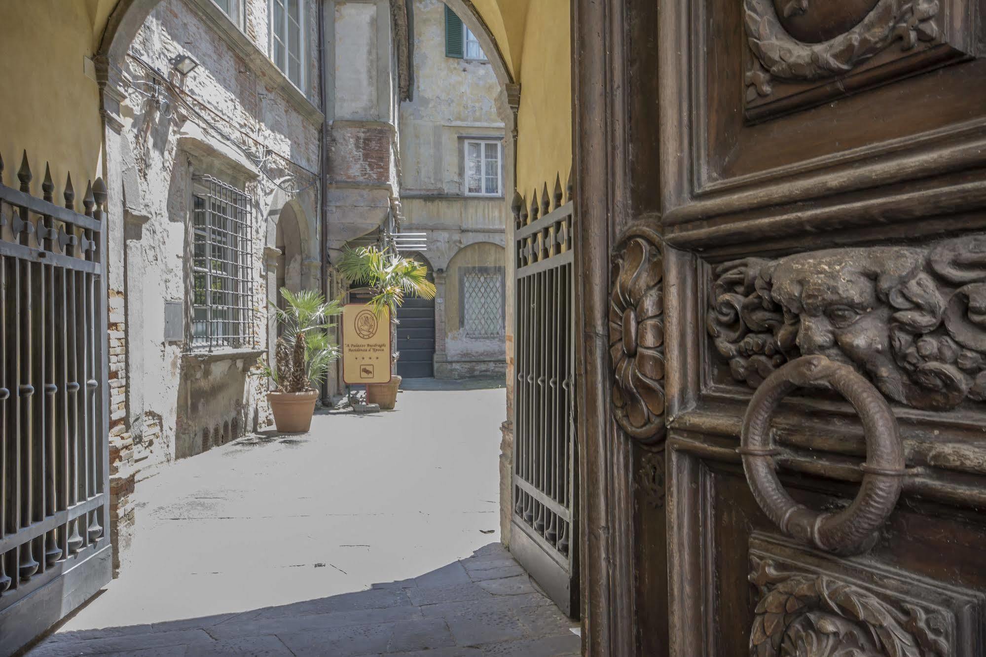 A Palazzo Busdraghi Residenza D'Epoca Bed & Breakfast Lucca Bagian luar foto