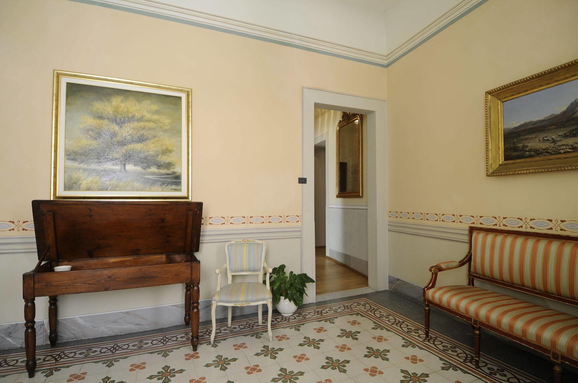A Palazzo Busdraghi Residenza D'Epoca Bed & Breakfast Lucca Bagian luar foto